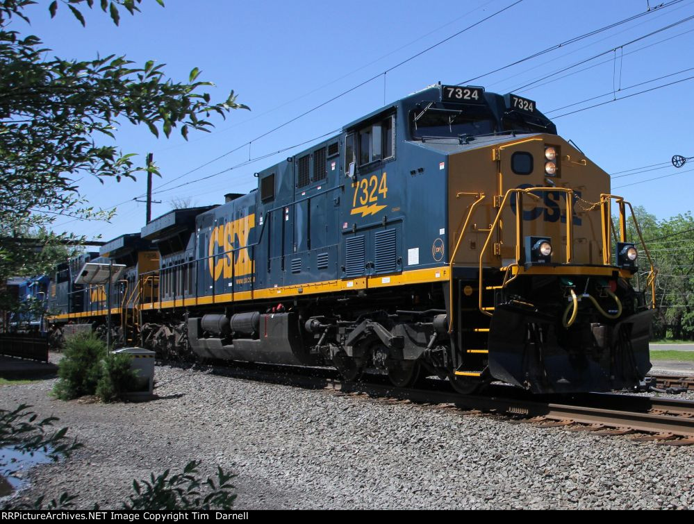 CSX 7324 leads M410